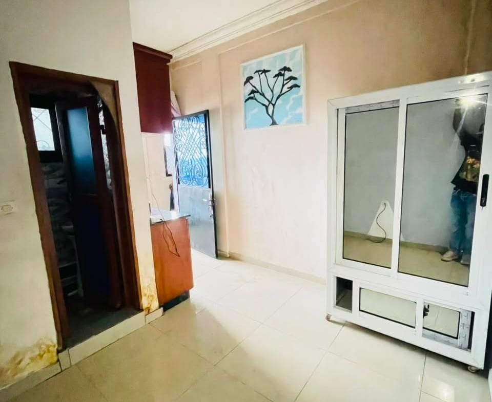 Chambre moderne avec coin cuisine à louer à Douala Bépanda 40000fcfa