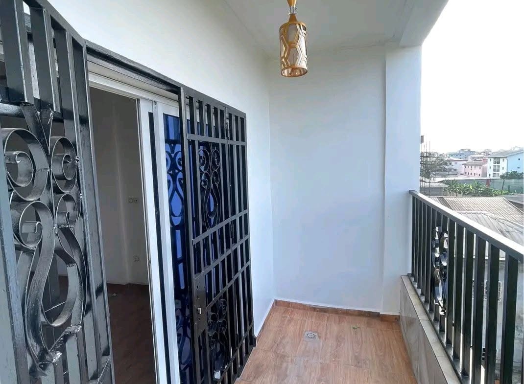 Luxueux appartement neuf à Logpom Bassong non loin du goudron