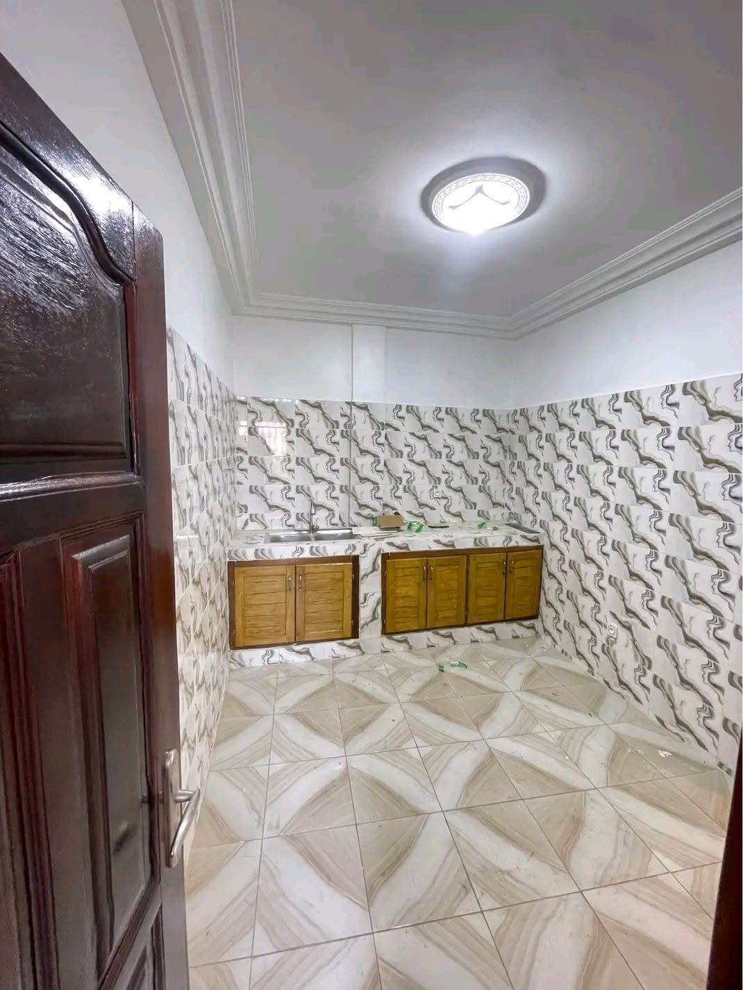 Luxueux appartement neuf à Logpom Bassong non loin du goudron