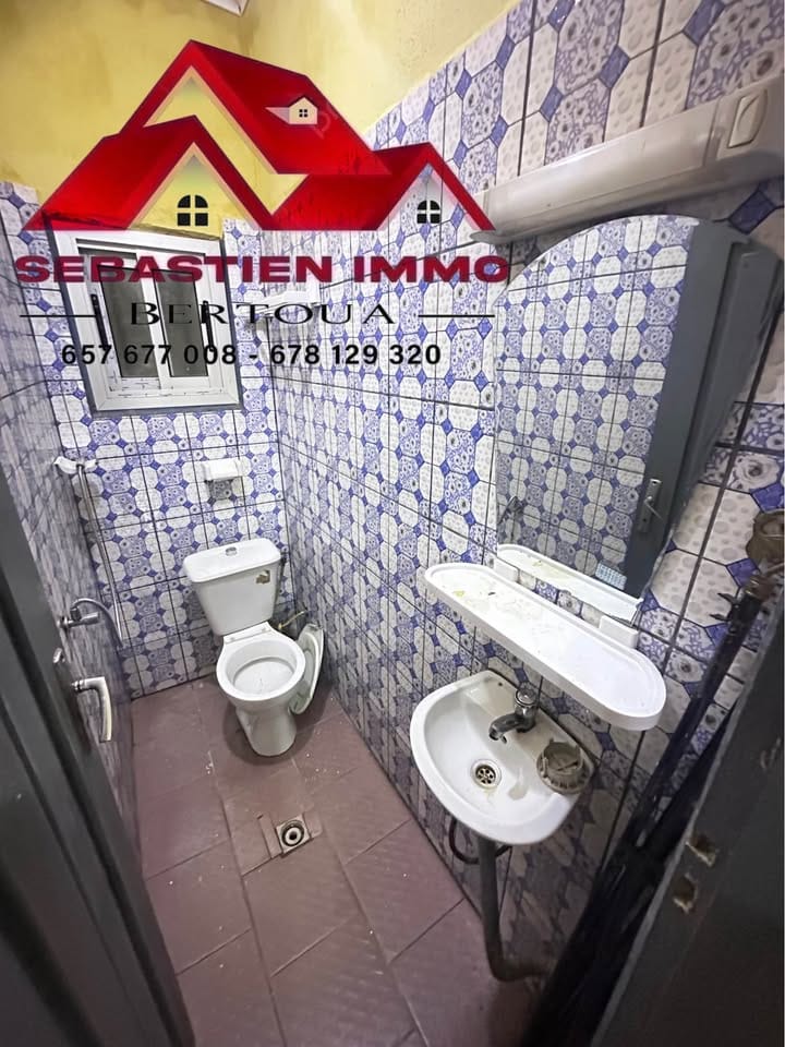 Magnifique maison moderne dans la clôture, Bertoua Enia