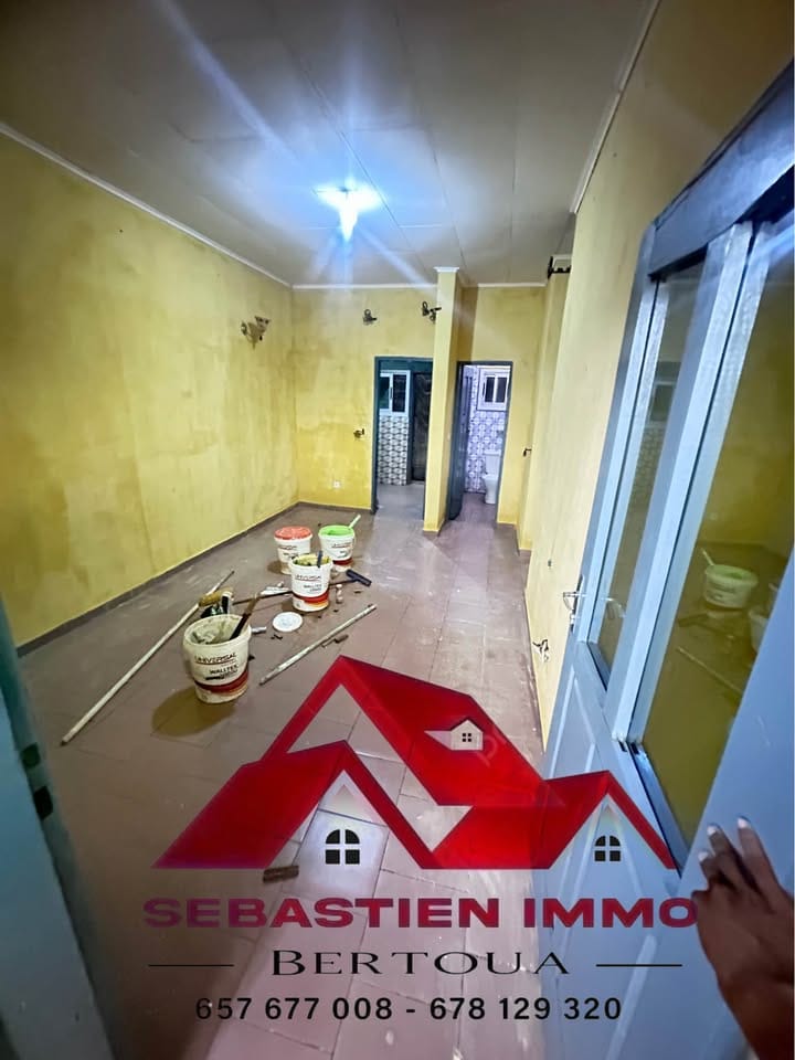 Magnifique maison moderne dans la clôture, Bertoua Enia