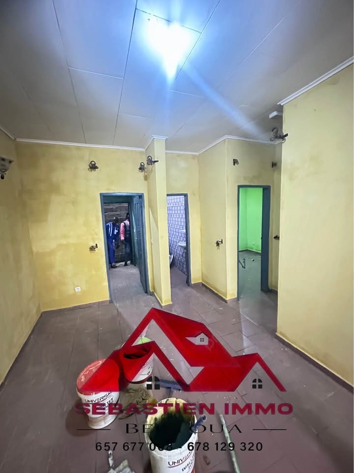 Magnifique maison moderne dans la clôture, Bertoua Enia