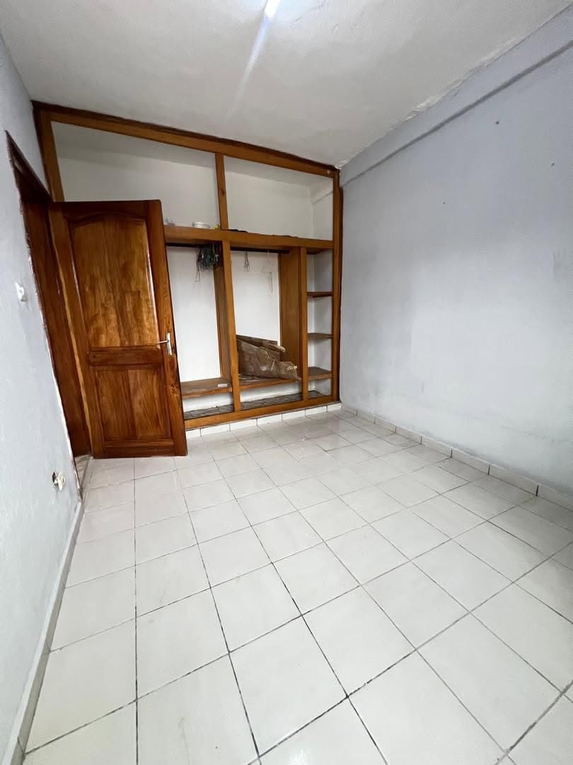 APPARTEMENT MODERNE STAFFÉ SITUÉ À KOTTO PETIT MARCHÉ ISICOM