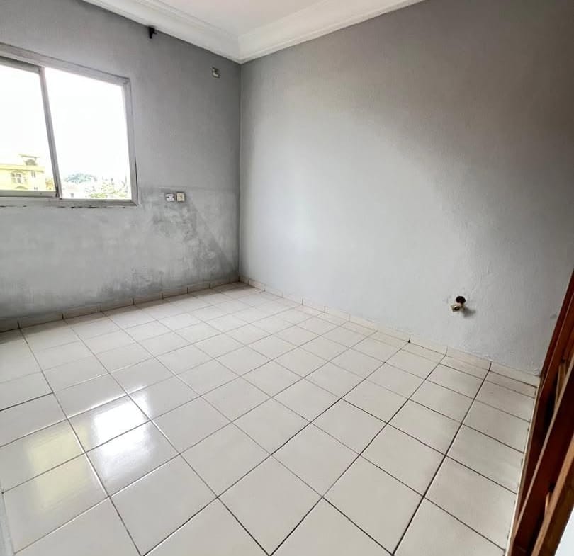 APPARTEMENT MODERNE STAFFÉ SITUÉ À KOTTO PETIT MARCHÉ ISICOM