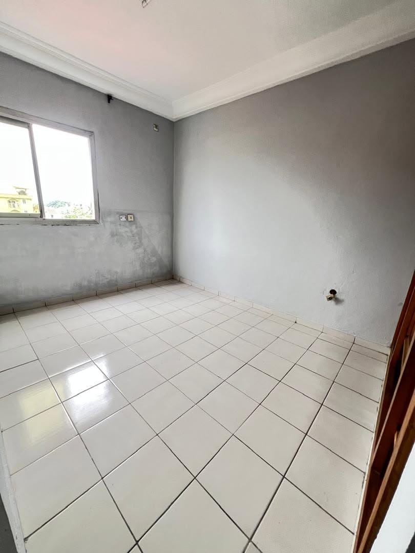 APPARTEMENT MODERNE STAFFÉ SITUÉ À KOTTO PETIT MARCHÉ ISICOM