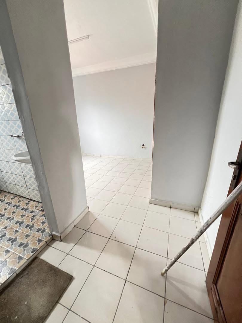APPARTEMENT MODERNE STAFFÉ SITUÉ À KOTTO PETIT MARCHÉ ISICOM