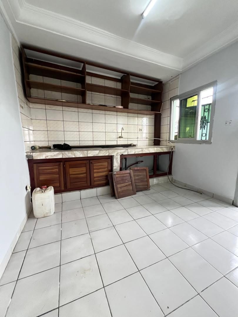 APPARTEMENT MODERNE STAFFÉ SITUÉ À KOTTO PETIT MARCHÉ ISICOM
