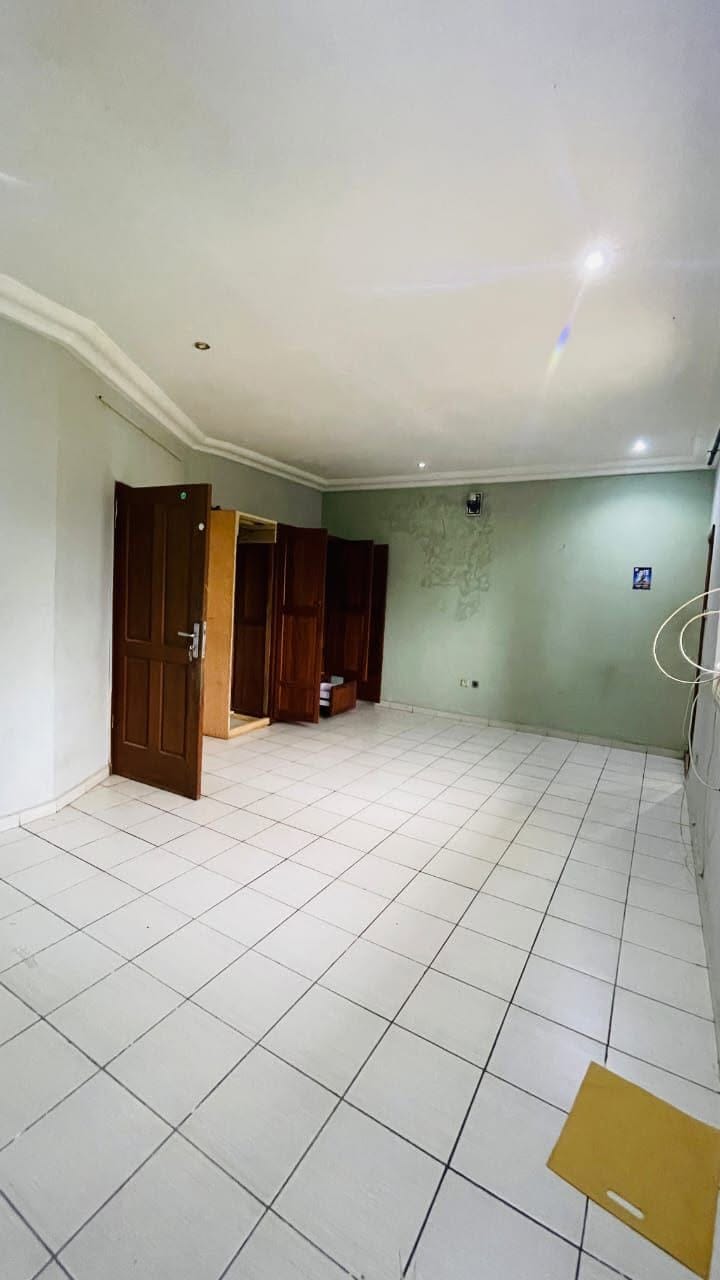 Appartement moderne 3 chambres à louer à Kotto Mbangué, Douala