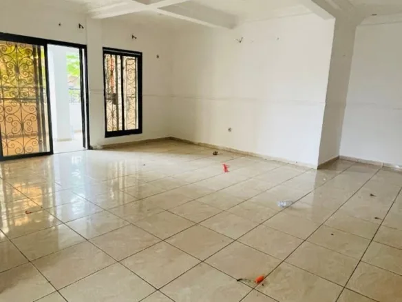 Appartement moderne 3 chambres à louer à Kotto Mbangué, Douala