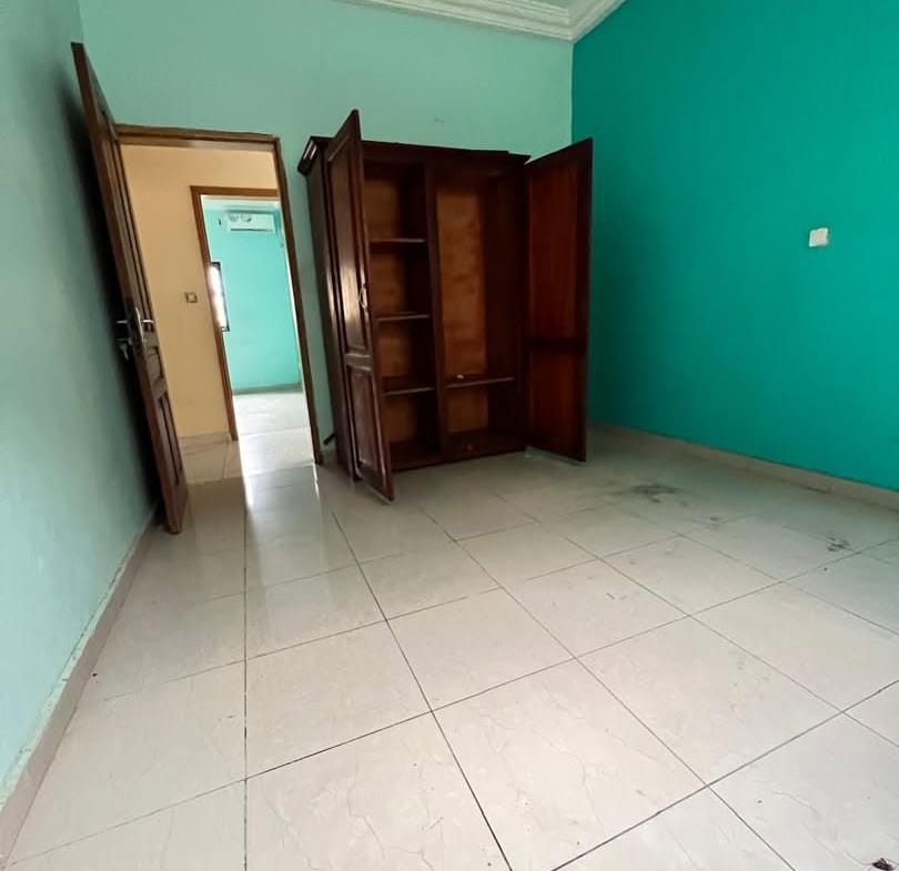 Magnifique appartement moderne climatisé 3 chambres, Douala Logbessou