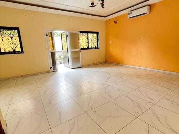 Magnifique appartement moderne climatisé 3 chambres, Douala Logbessou