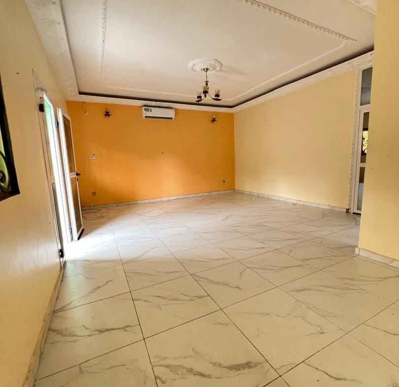 Magnifique appartement moderne climatisé 3 chambres, Douala Logbessou