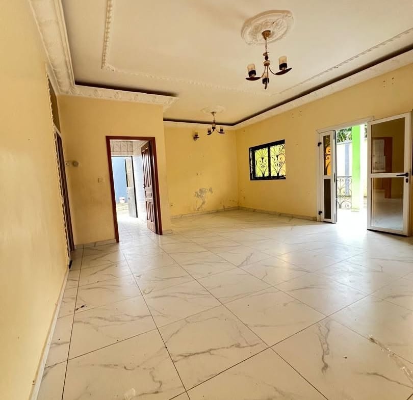Magnifique appartement moderne climatisé 3 chambres, Douala Logbessou