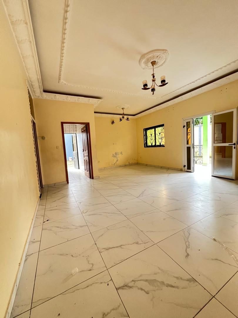 SM_appart_logbessou_240826_sln3 Magnifique appartement moderne climatisé 3 chambres, Douala Logbessou