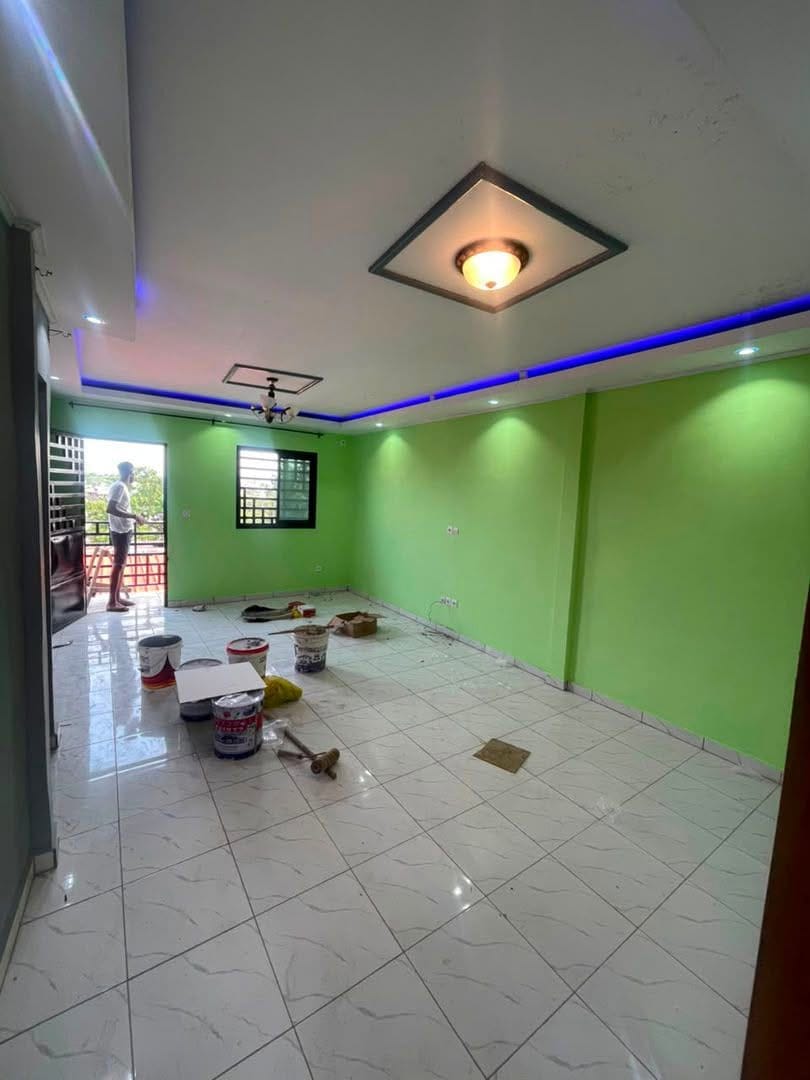 44223- Superbe appartement moderne 2 chambres entièrement staffé, Douala PK11