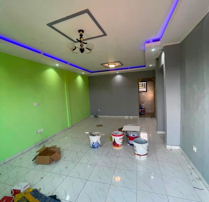 Superbe appartement moderne 2 chambres entièrement staffé, Douala PK11