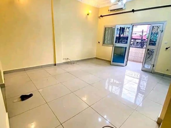 Appartement moderne climatisé 2 chambres à Bonamoussadi, Douala