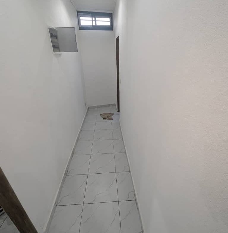 Studio moderne neuf entièrement staffé à louer à Béedi derrière Saker