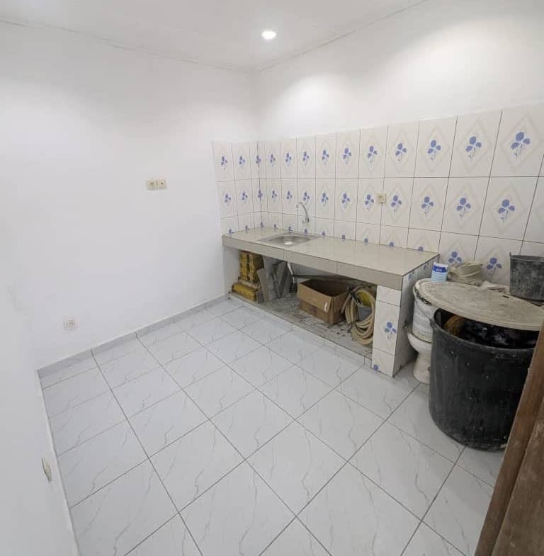 Studio moderne neuf entièrement staffé à louer à Béedi derrière Saker