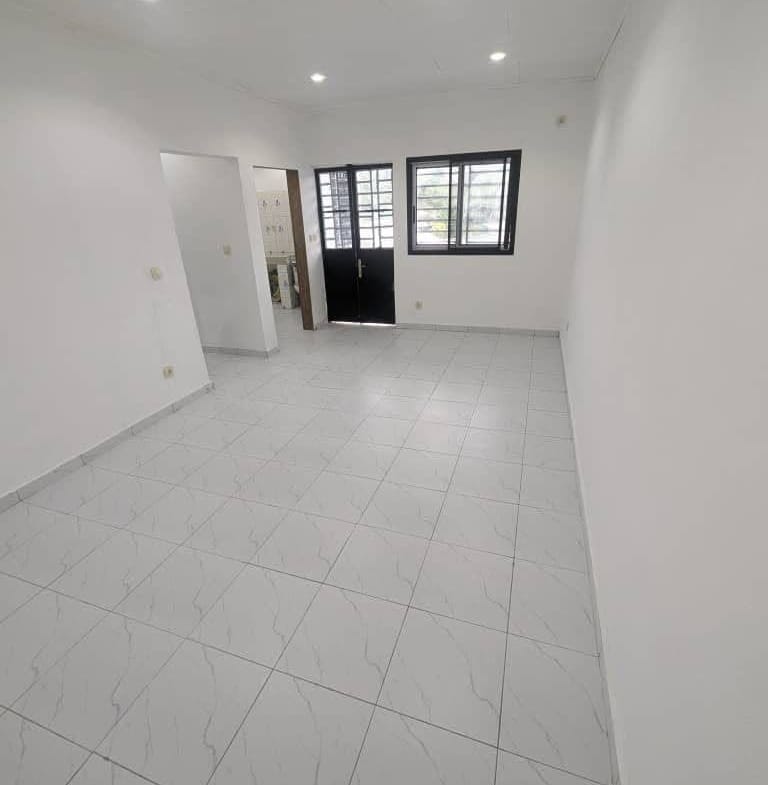 Studio moderne neuf entièrement staffé à louer à Béedi derrière Saker