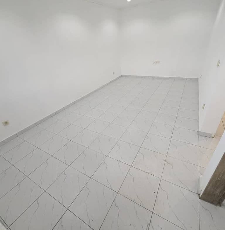 Studio moderne neuf entièrement staffé à louer à Béedi derrière Saker