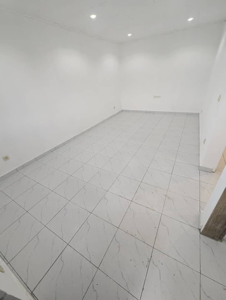 Studio moderne neuf entièrement staffé à louer à Béedi derrière Saker