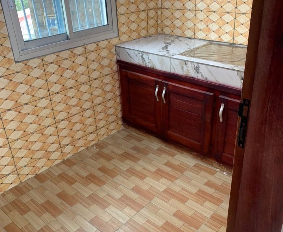 STUDIO MODERNE NEUF STAFFÉ SITUÉ À LA CITÉ DES PALMIERS
