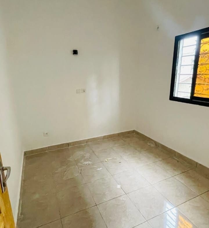 STUDIO MODERNE STAFFÉ SITUÉ À KOTTO MANGUÉ