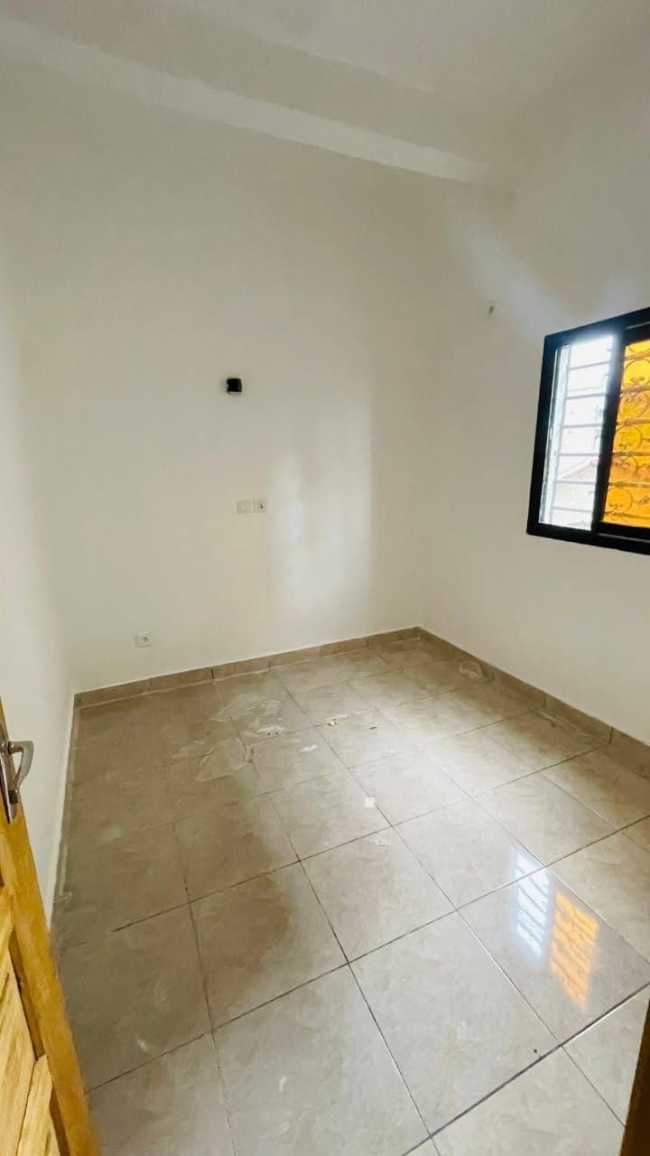 STUDIO MODERNE STAFFÉ SITUÉ À KOTTO MANGUÉ