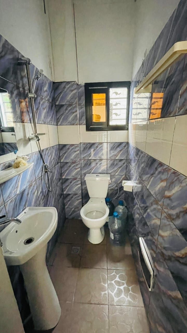 STUDIO MODERNE STAFFÉ SITUÉ À KOTTO MANGUÉ