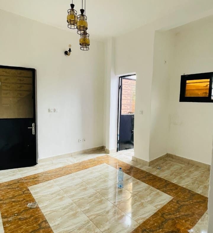 STUDIO MODERNE STAFFÉ SITUÉ À KOTTO MANGUÉ
