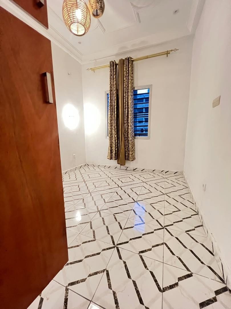 Studio moderne nouvellement construit à louer à PK13 100000FCFA