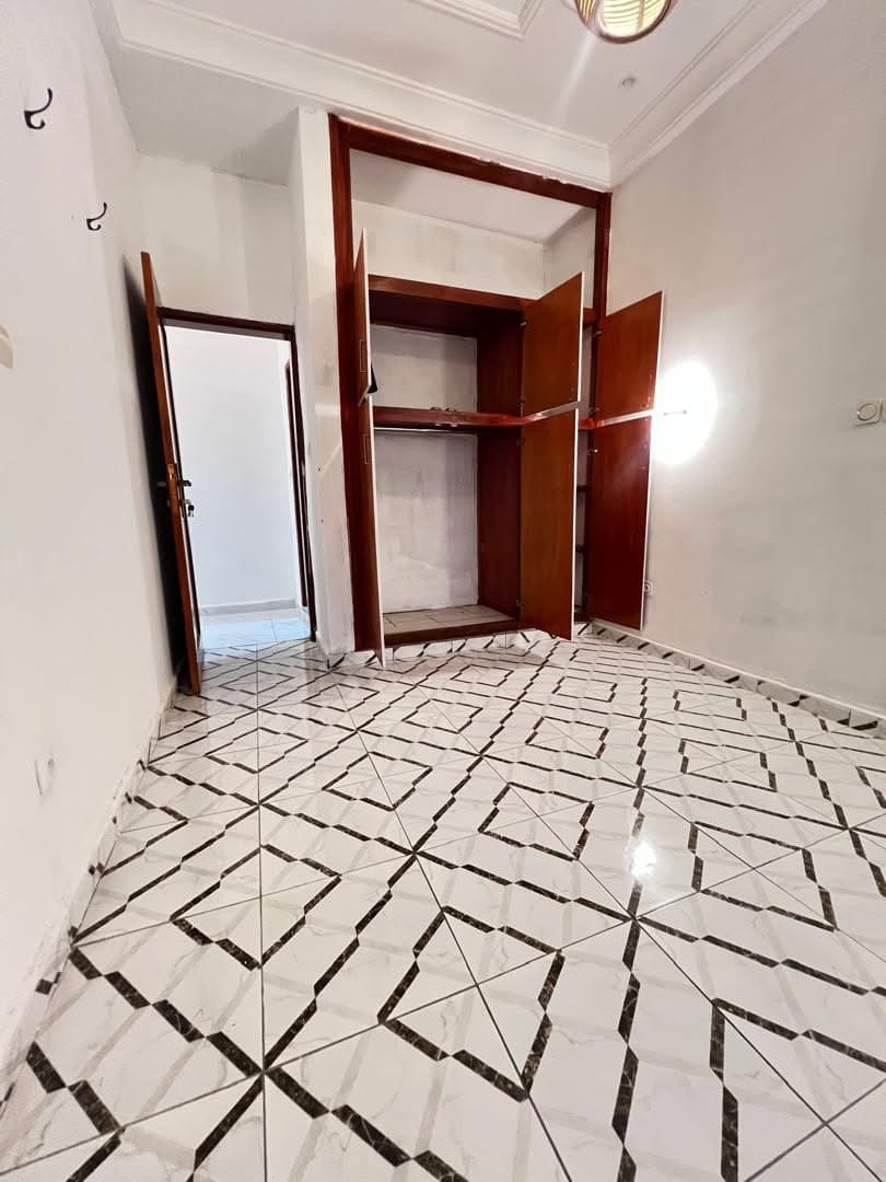 Studio moderne nouvellement construit à louer à PK13 100000FCFA