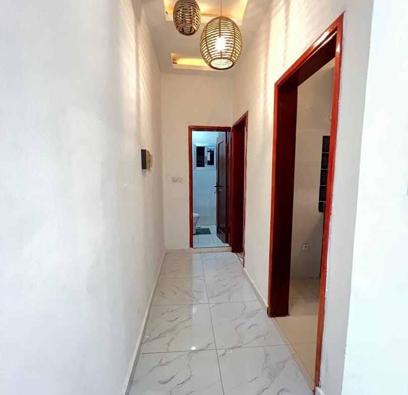 Studio moderne nouvellement construit à louer à PK13 100000FCFA