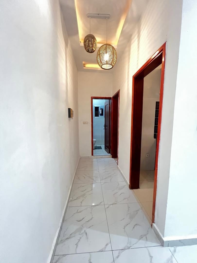 Studio moderne nouvellement construit à louer à PK13 100000FCFA