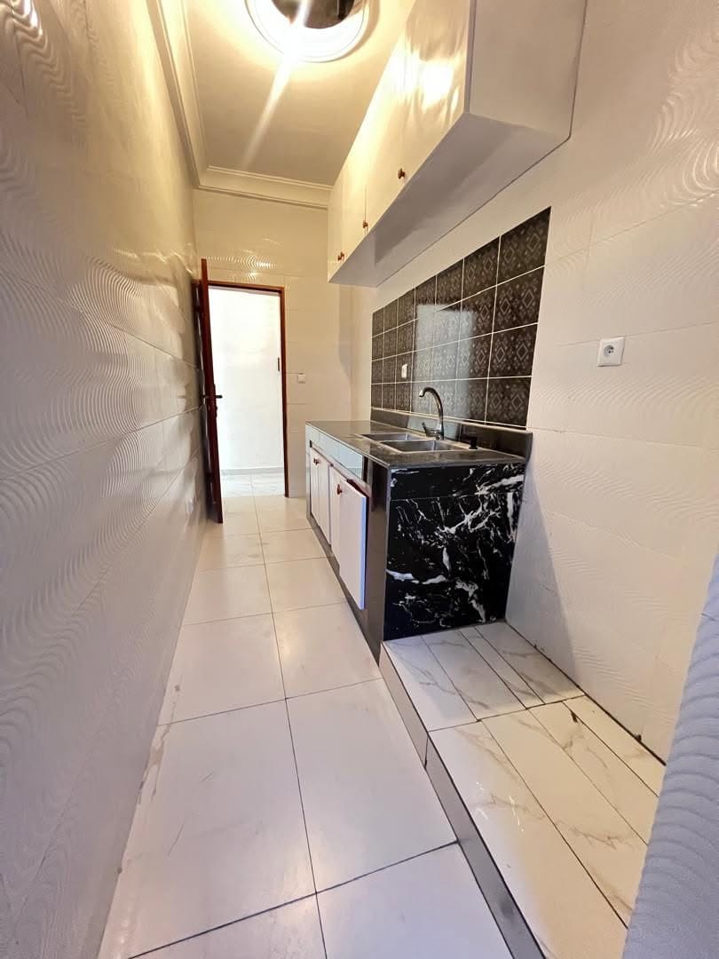 Studio moderne nouvellement construit à louer à PK13 100000FCFA