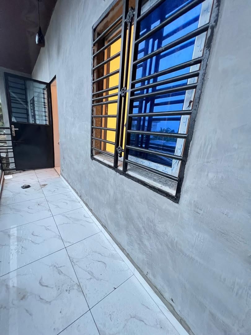Studio moderne nouvellement construit à louer à PK13 100000FCFA
