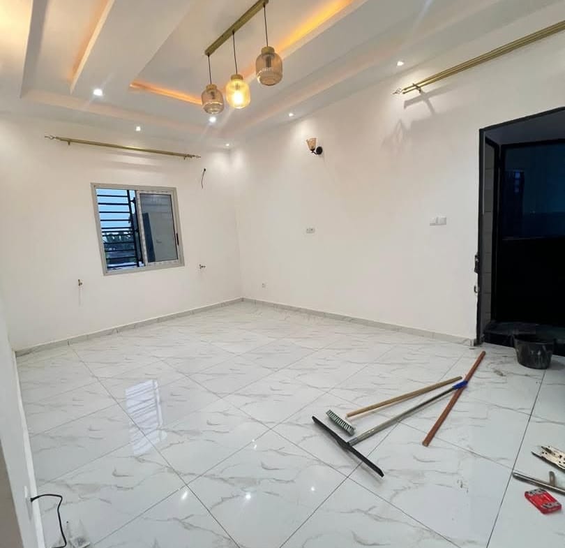 Studio moderne nouvellement construit à louer à PK13 100000FCFA