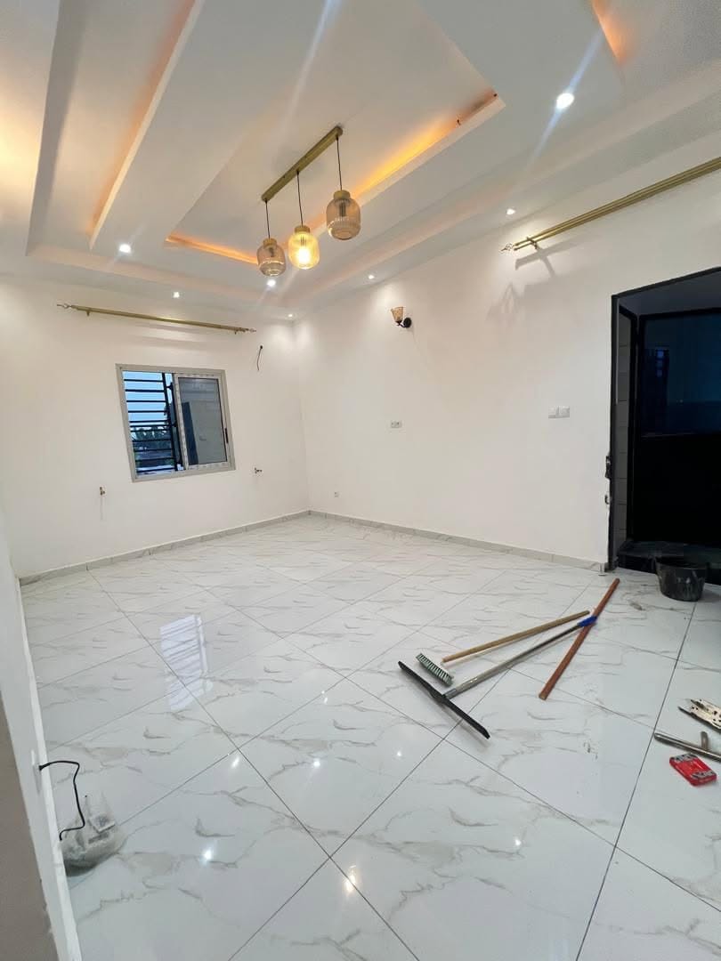 Studio moderne nouvellement construit à louer à PK13 100000FCFA