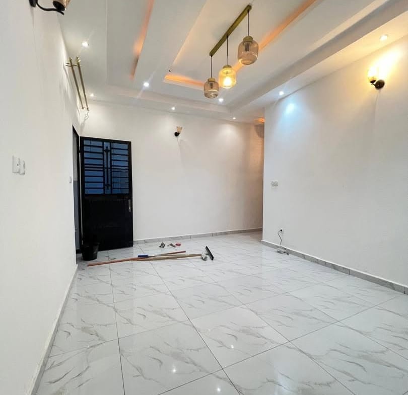 Studio moderne nouvellement construit à louer à PK13 100000FCFA