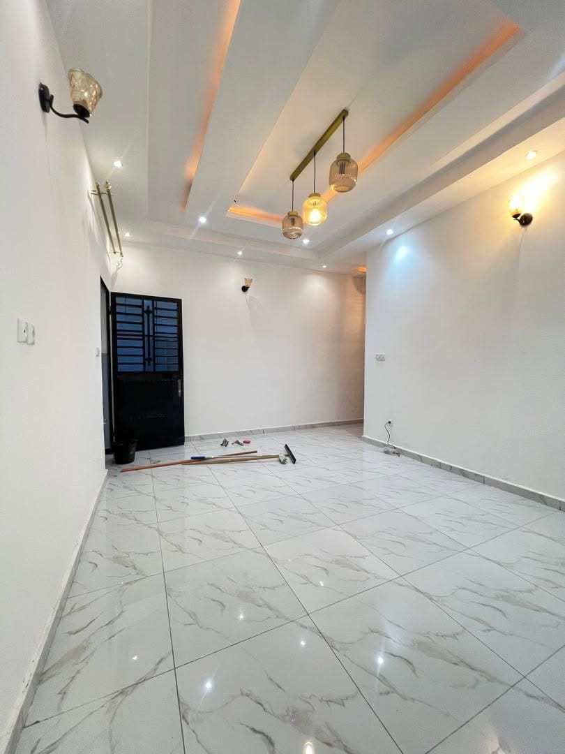 Studio moderne nouvellement construit à louer à PK13 100000FCFA