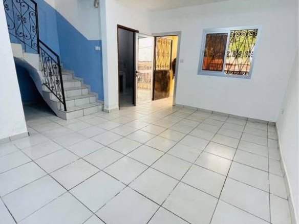 APPARTEMENTS MODERNES EN DUPLEX À ETOUG-EBE YAOUNDÉ
