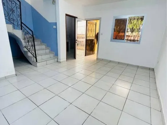 APPARTEMENTS MODERNES EN DUPLEX À ETOUG-EBE YAOUNDÉ