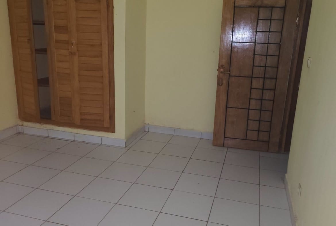Appartement haut standing 2 chambres à louer à Ebolowa Mekalat