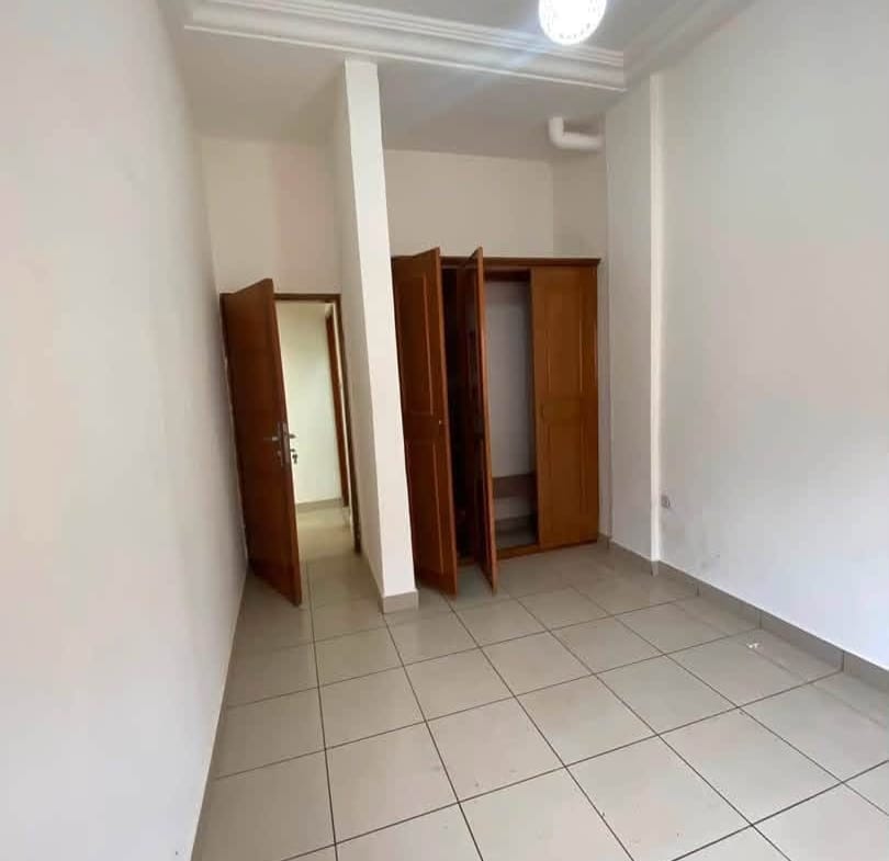 Studio moderne à louer à Essos, Yaoundé 100000 fcfa