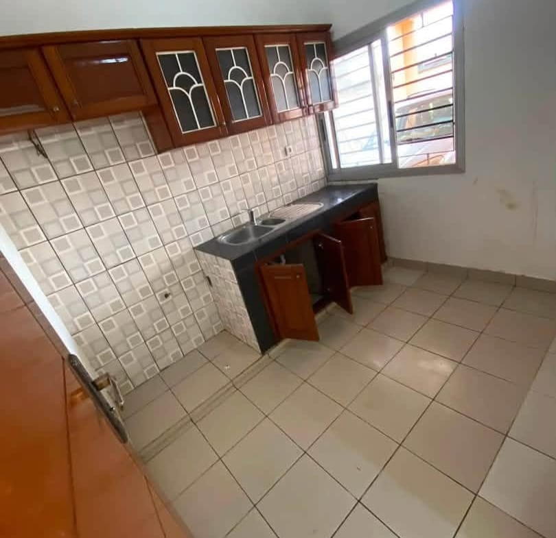 Studio moderne à louer à Essos, Yaoundé 100000 fcfa