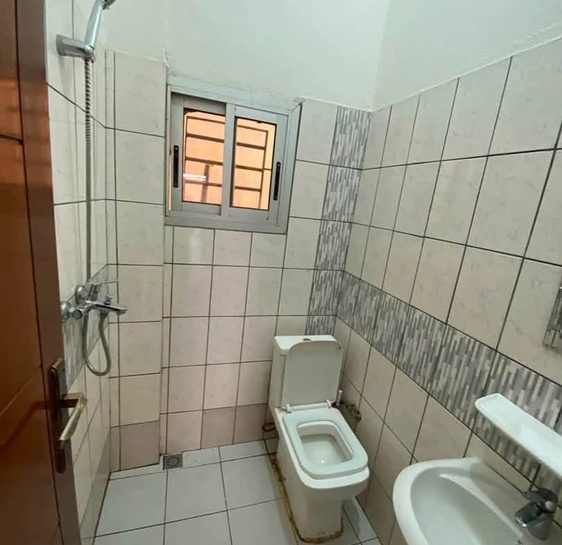 Studio moderne à louer à Essos, Yaoundé 100000 fcfa