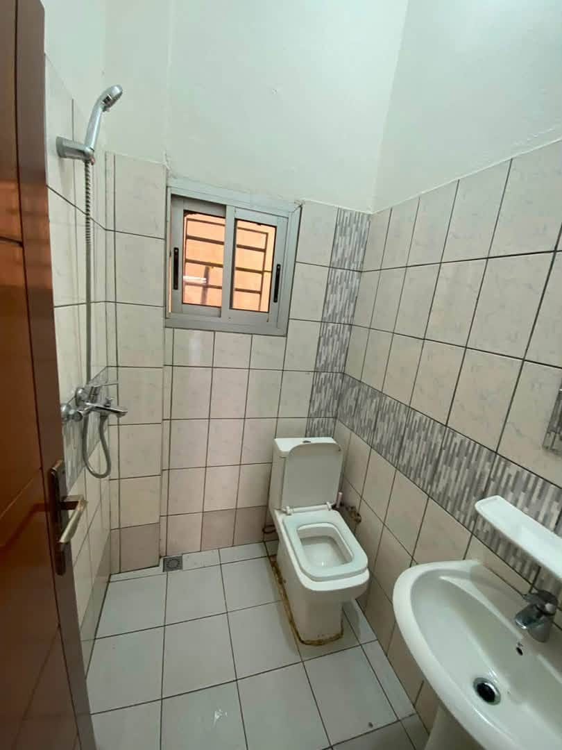 Studio moderne à louer à Essos, Yaoundé 100000 fcfa