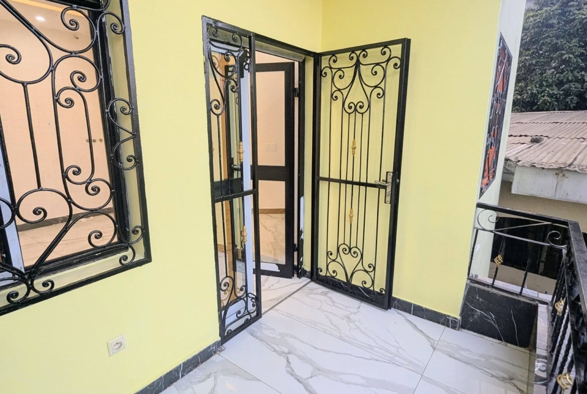 Appartement haut standing 2 chambres à louer à Yaoundé Etoa Meki