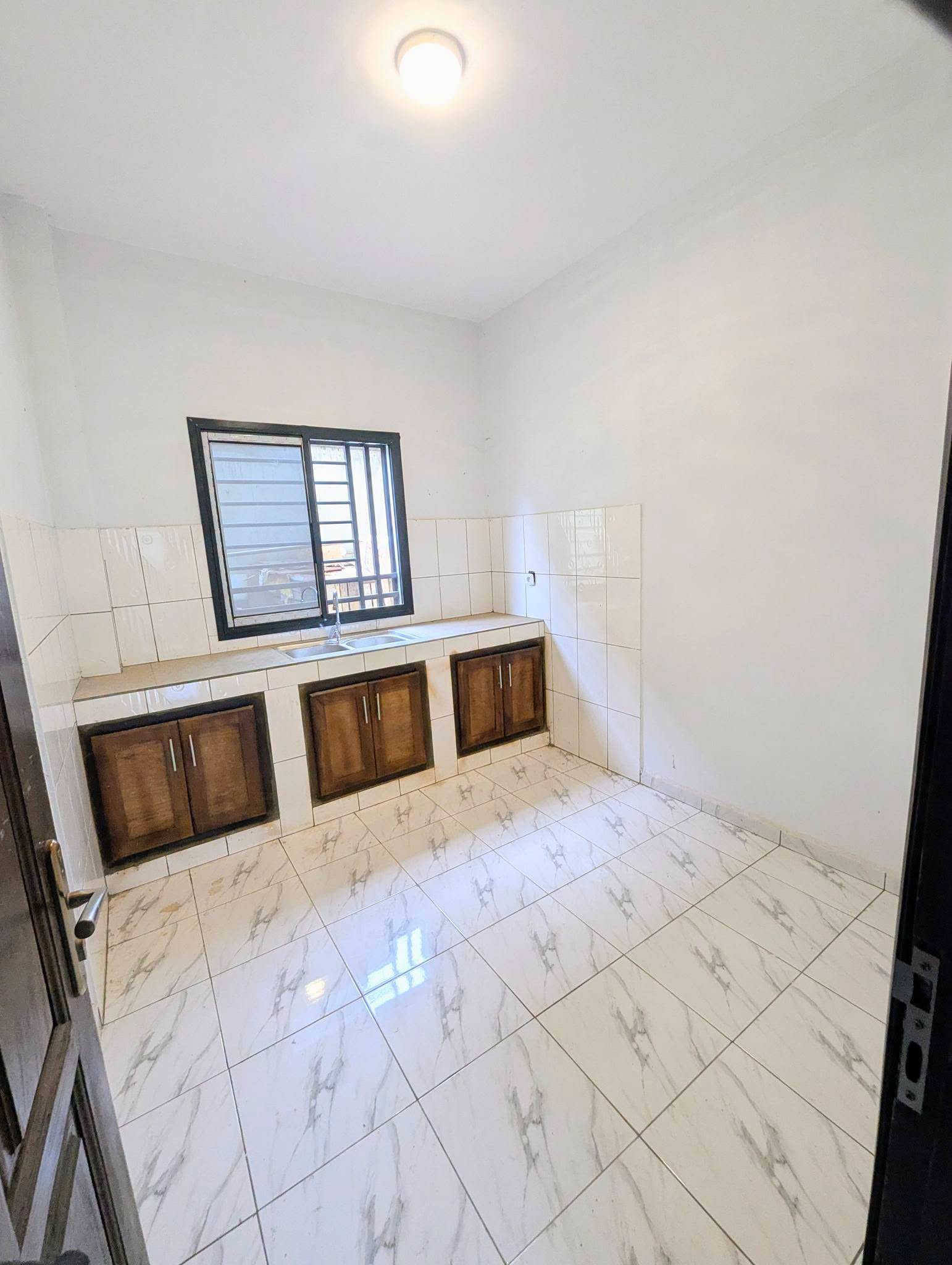 YI_appart_tsingav_100826_csn Appartement moderne de 2 chambres à louer à Yaoundé Tsinga Village